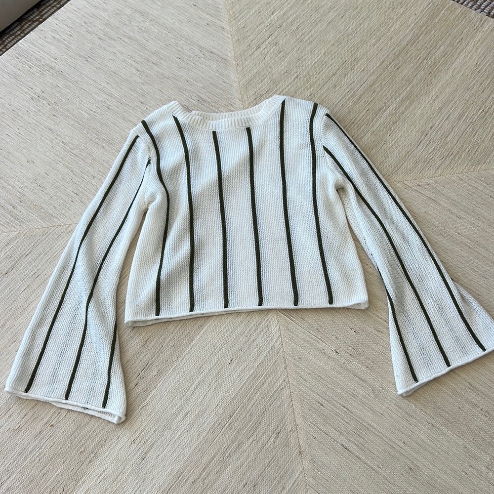 Adorable Chelsea & Violet spring lightweight sweater.